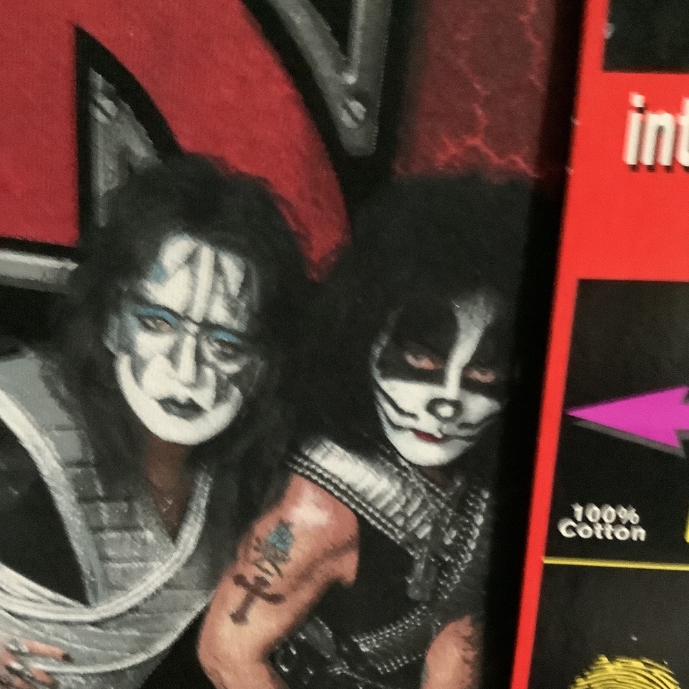 Kiss interactive t-shirt